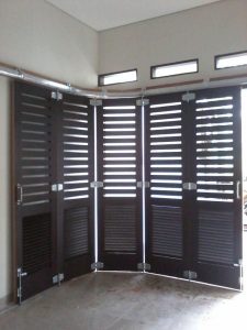 pintu garasi